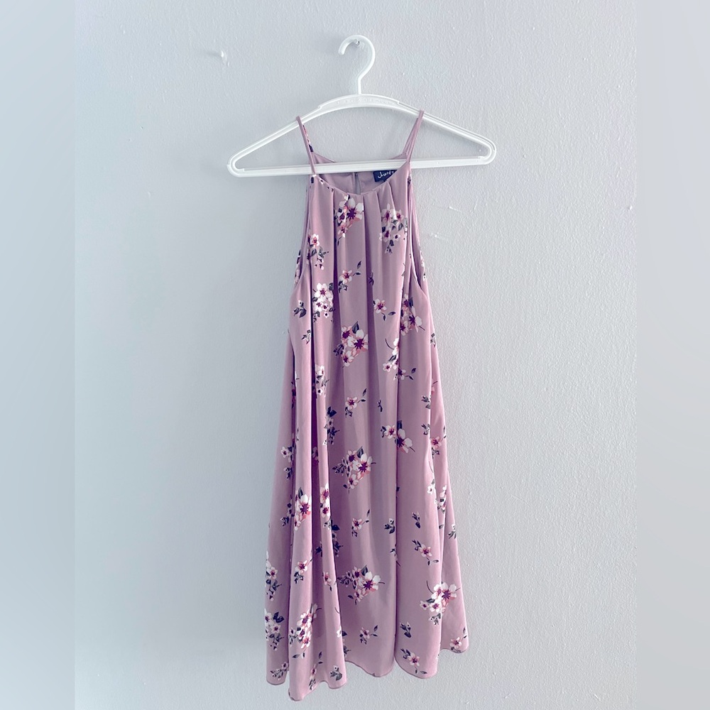 Justify Pink Floral Spaghetti Strap Dress; Size Medium; Color: Lila with floral